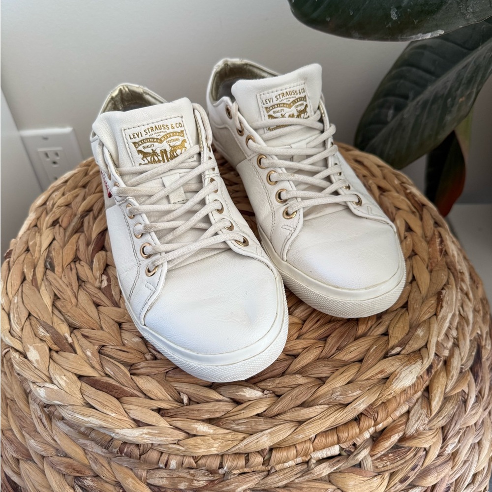 Levi,s Sneaker white and gold